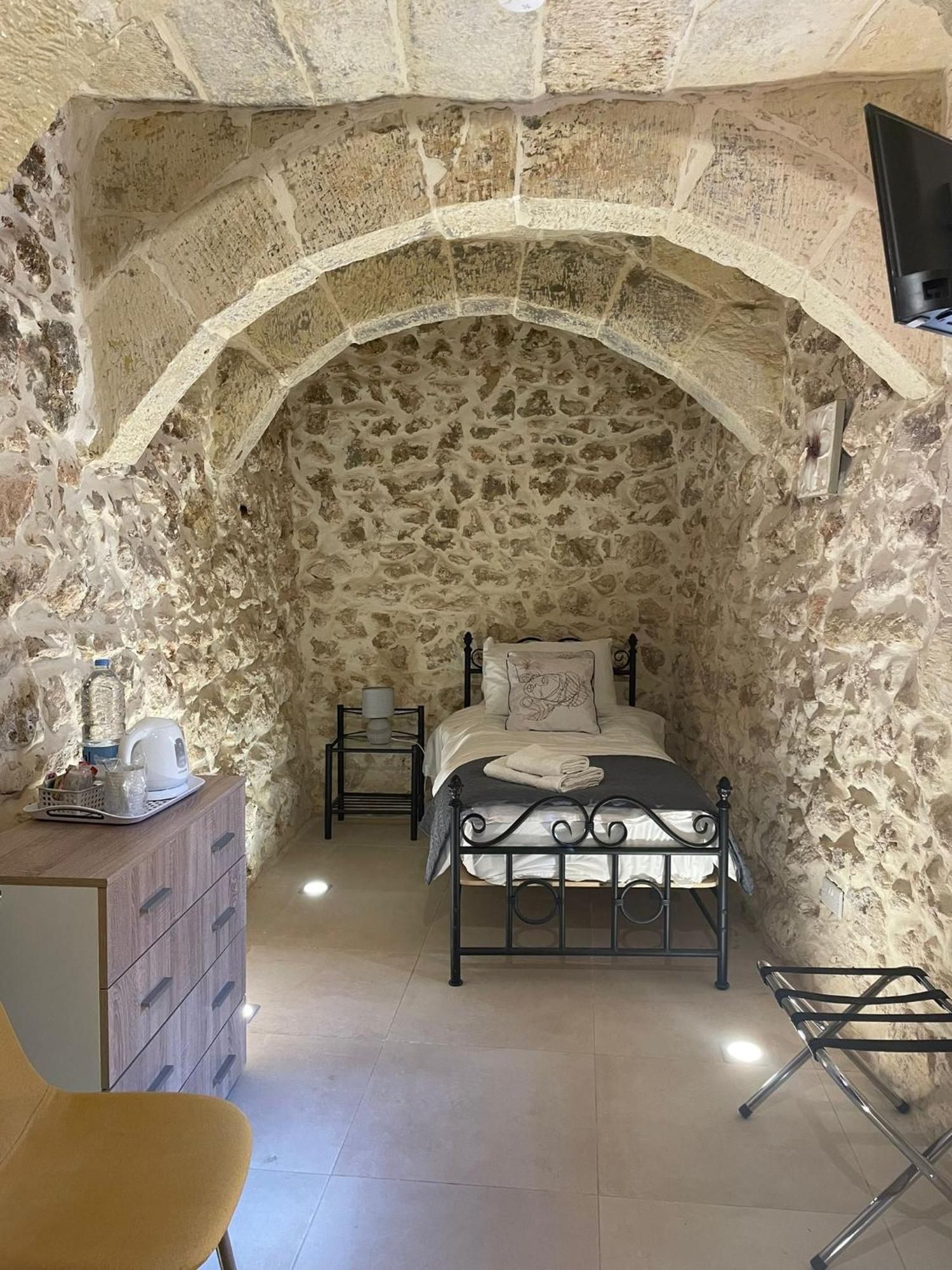 The Cloisters Bed And Breakfast Xagħra Exterior foto