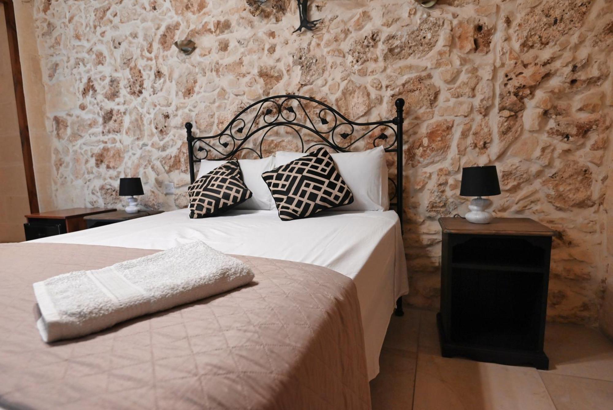 The Cloisters Bed And Breakfast Xagħra Exterior foto