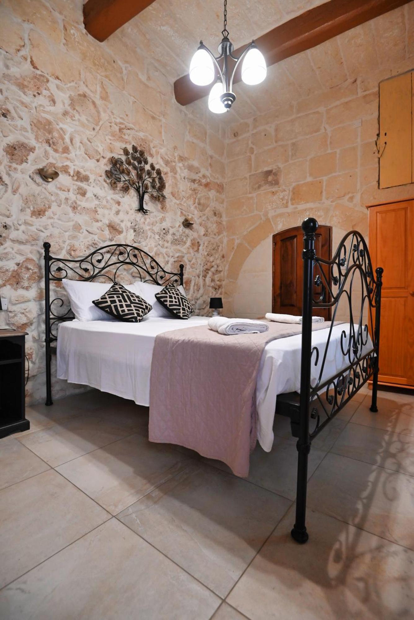 The Cloisters Bed And Breakfast Xagħra Exterior foto